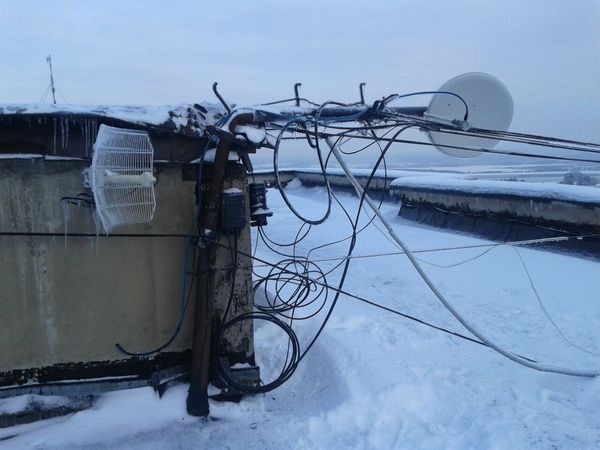 Moscow authorities promised to begin dismantling communication cables on the roofs of houses in the SAO - Interfax, Moscow, Dismantling, Roof, Cable, Connection, House, Events