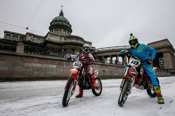 Мотоциклисты вновь устроили зрелищный пятикилометровый заезд по замёрзшему каналу Грибоедова. - Мото, Санкт-Петербург, Мотопитер, Зима, Длиннопост