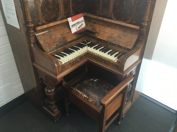 corner piano - Piano, 