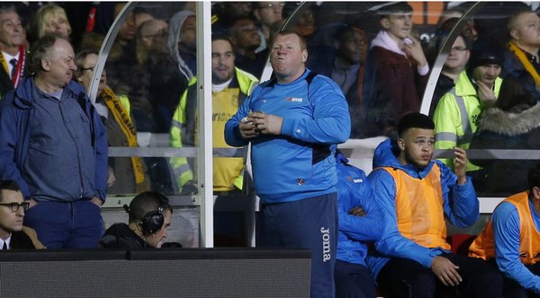 Sutton United substitute goalkeeper Wayne Shaw wishes everyone a great day! - Yummy, Football, Cup, England