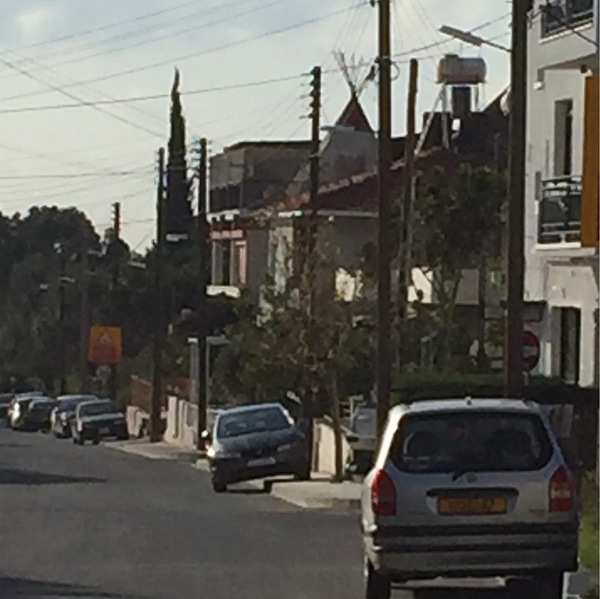 Когда говоришь, что у соседей вигвам на крыше,а тебе не верят