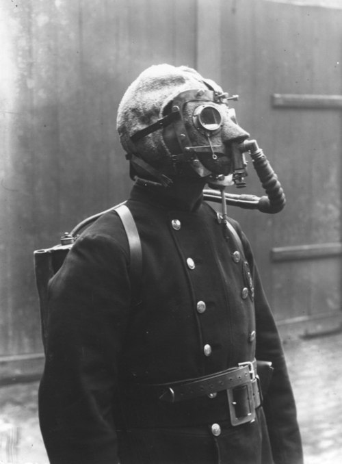 London firefighter, 1908 - Firefighters, Historical photo, Historyporn, The photo, Mask