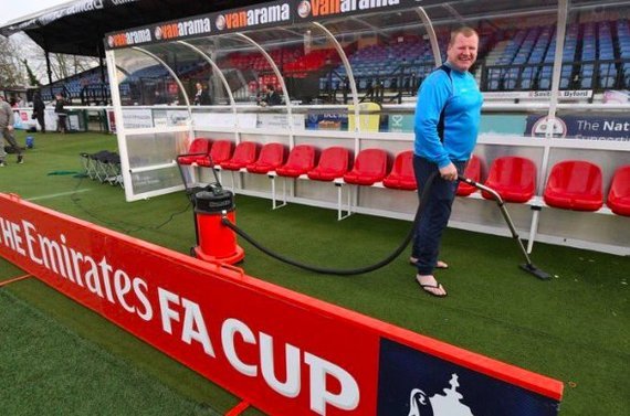 Sutton United goalkeeper loses job over piece of pie - , Football, Pie, Video, Longpost