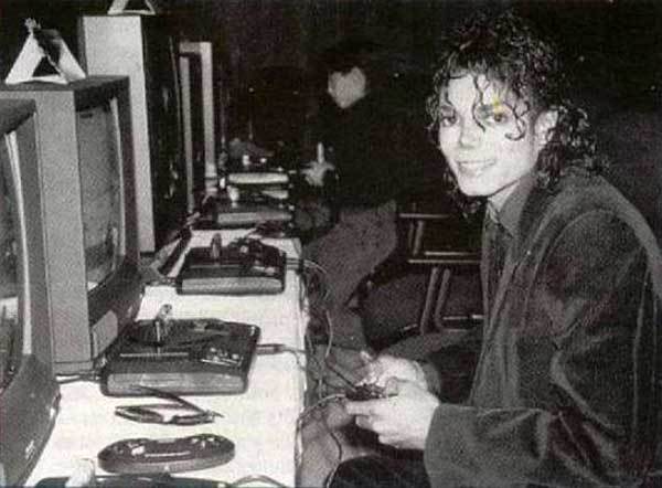 Michael Jackson playing on the Sega Genesis - Michael Jackson, Sega, Games, Through time