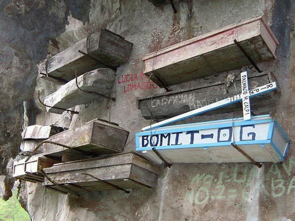 In pursuit of the idea of ??a safe coffin... - Cemetery, Philippines, Burial, 