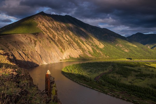The Indigirka River and the mountain system of Chersky, Yakutia - Yakutia, Indigirka, River, The mountains, The photo, Longpost