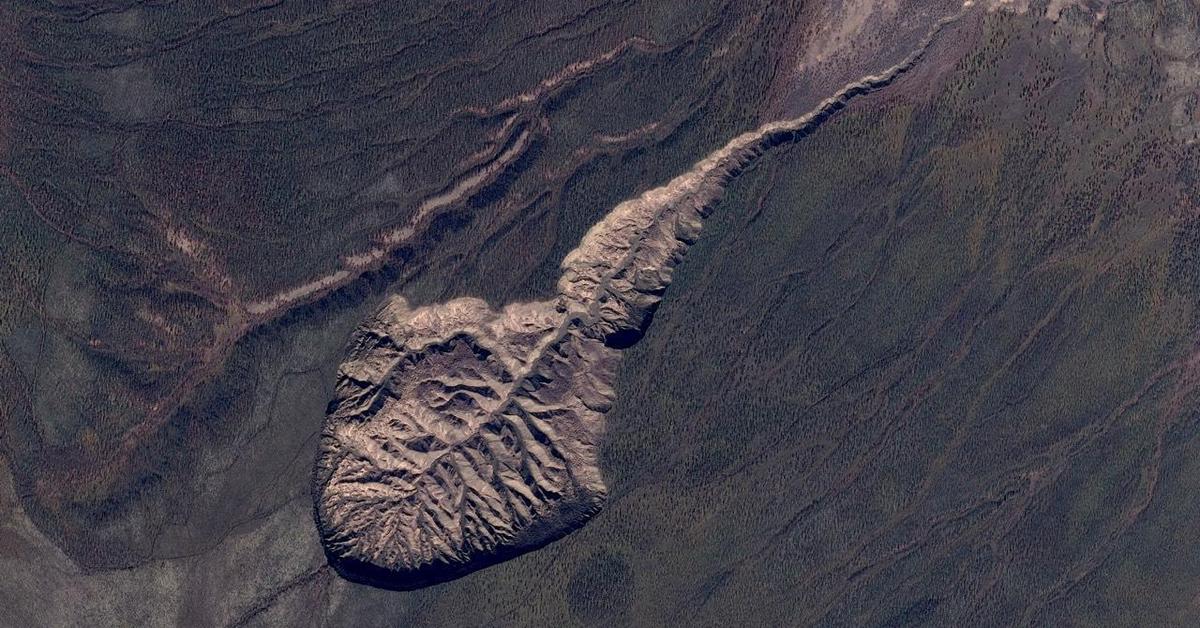 Батагайка. Сибирский кратер Батагайка. Батагайский кратер в Якутии. Сибирский Батагайский разлом. Батагайский разлом Якутия.