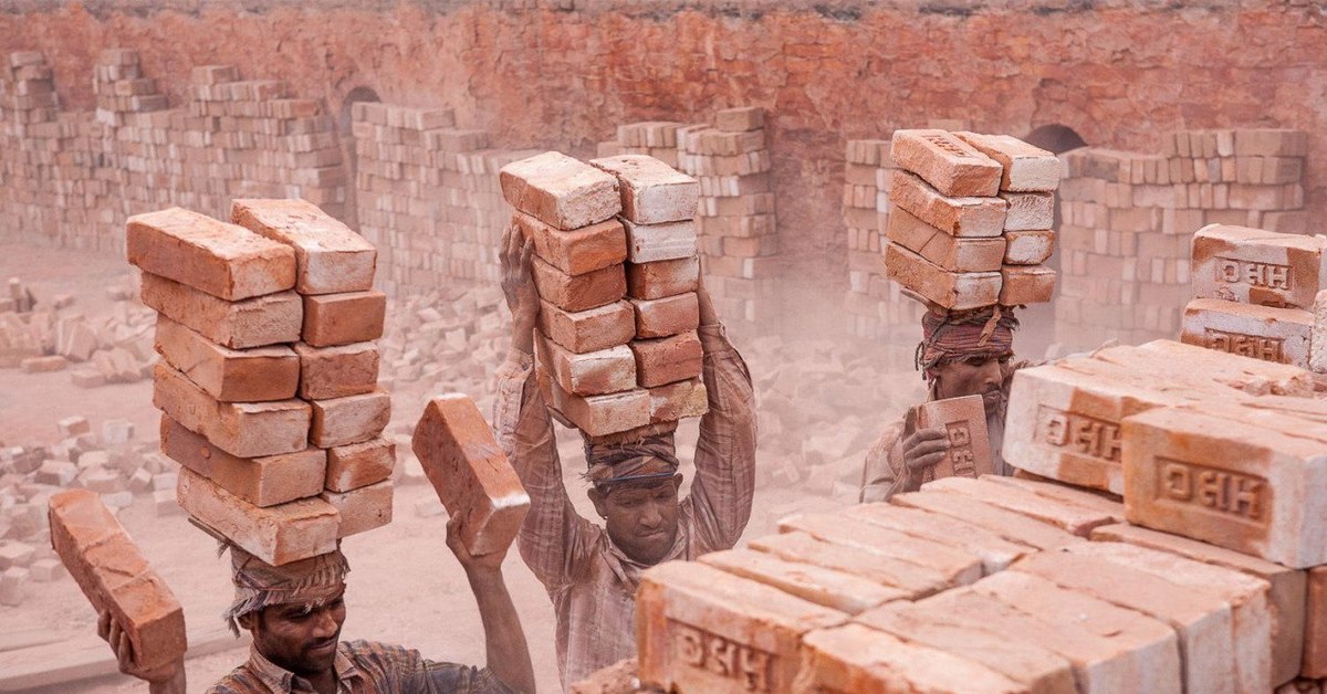 кирпичи кто написал. как пишется слово кирпич. кирпич с клеймом. груженные кирпичом как пишется. текст на кирпичном языке.