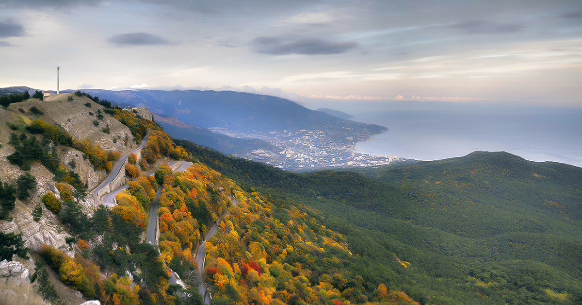 Ай через. Плато ай Петри. Плато ай-Петри в Крыму. Природа Ялты ай-Петри. Горы осень Крым ай-Петри.