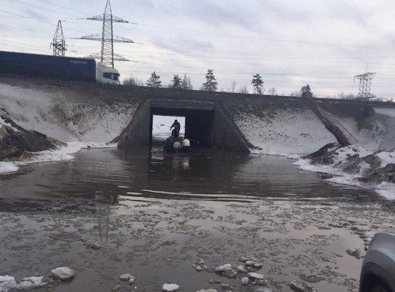 A car sank at the exit from M-5 in Togliatti - Russia, Tolyatti, Потоп, Samara, Subaru, Auto, The photo, Peekaboo