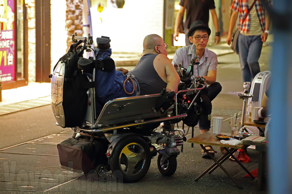How disabled people live in Tokyo - My, Japan, Tokyo, Disabled person, Stroller, Humanity