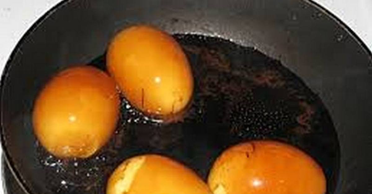 Яйца в соевом соусе. Яйца вареные в соевом соусе. Вареные жареные яйца в соевом. Жареные яйца в соевом соусе. Яйца в соевом соусе по корейски