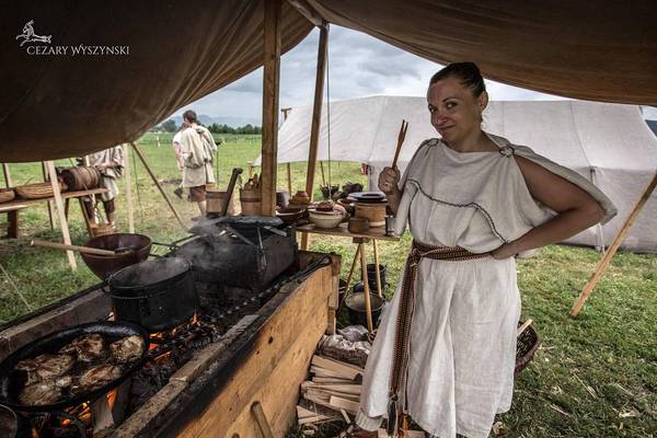 Omnia vincit amor et noc cedamus amori (Любовь побеждает все, и мы покоряемся любви) Рим, Реконструкция, Девушки, Легион, Легионеры, Roma, Legion, Древний Рим, Длиннопост