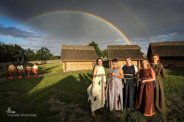 Omnia vincit amor et noc cedamus amori (Любовь побеждает все, и мы покоряемся любви) Рим, Реконструкция, Девушки, Легион, Легионеры, Roma, Legion, Древний Рим, Длиннопост