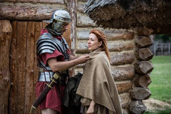 Omnia vincit amor et noc cedamus amori (Любовь побеждает все, и мы покоряемся любви) Рим, Реконструкция, Девушки, Легион, Легионеры, Roma, Legion, Древний Рим, Длиннопост