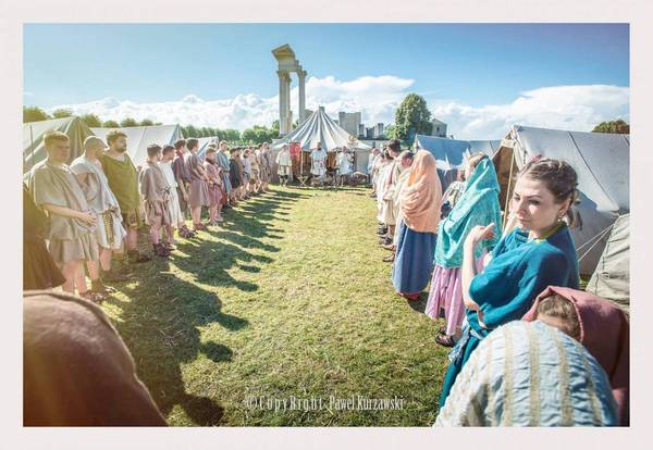 Omnia vincit amor et noc cedamus amori (Любовь побеждает все, и мы покоряемся любви) Рим, Реконструкция, Девушки, Легион, Легионеры, Roma, Legion, Древний Рим, Длиннопост