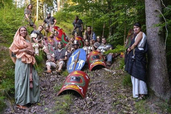 Omnia vincit amor et noc cedamus amori (Любовь побеждает все, и мы покоряемся любви) Рим, Реконструкция, Девушки, Легион, Легионеры, Roma, Legion, Древний Рим, Длиннопост