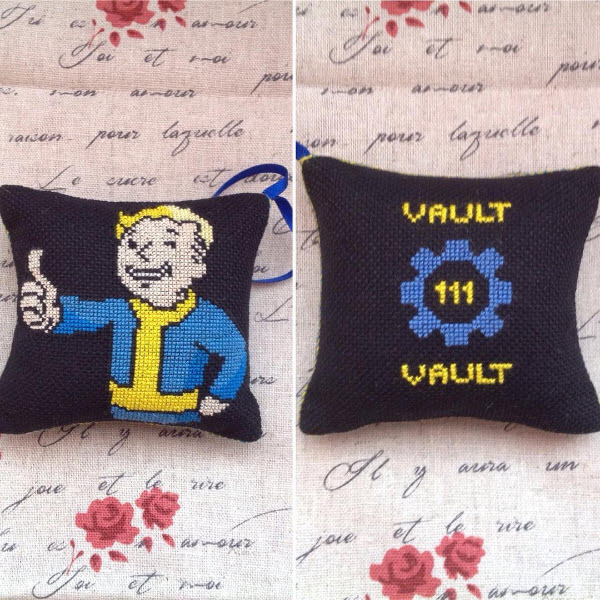 Сувениры для поклонника Fallout :) - Моё, Fallout, Ручная работа, Подушка, Вышивка крестом, Подарки, Сувениры, Гик, Длиннопост