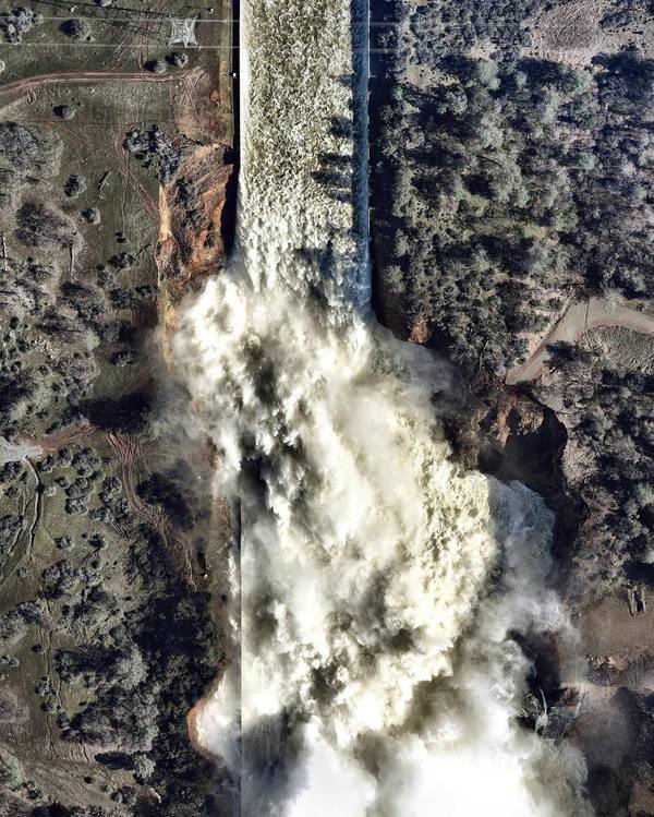 Water release at Oroville Dam, California, USA - The photo, Water discharge, Dam, Dam