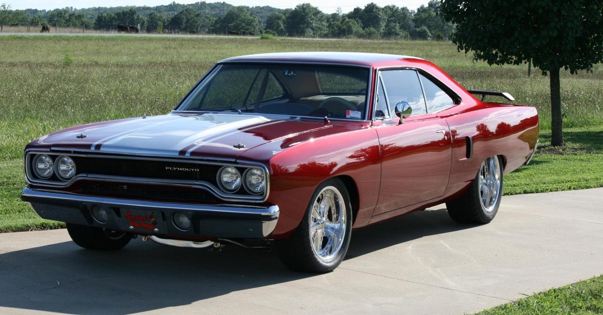 Plymouth road. Плимут роад раннер GTX 1970. Plymouth Roadrunner 1970. Машина Plymouth Roadrunner. Plymouth Roadrunner GTX 1970.