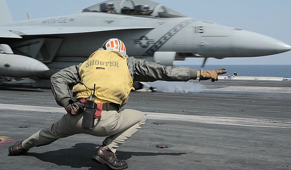 Dream job: deck traffic controller. - Aircraft carrier, Traffic controllers, Work