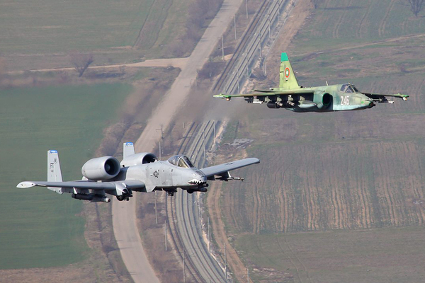 Rook vs Warthog. Attack aircraft Su-25 and A-10 - a view from the trench - Su-25, a-10, Aviation, , Video, Longpost