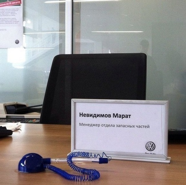 Работает сразу на десяти работах