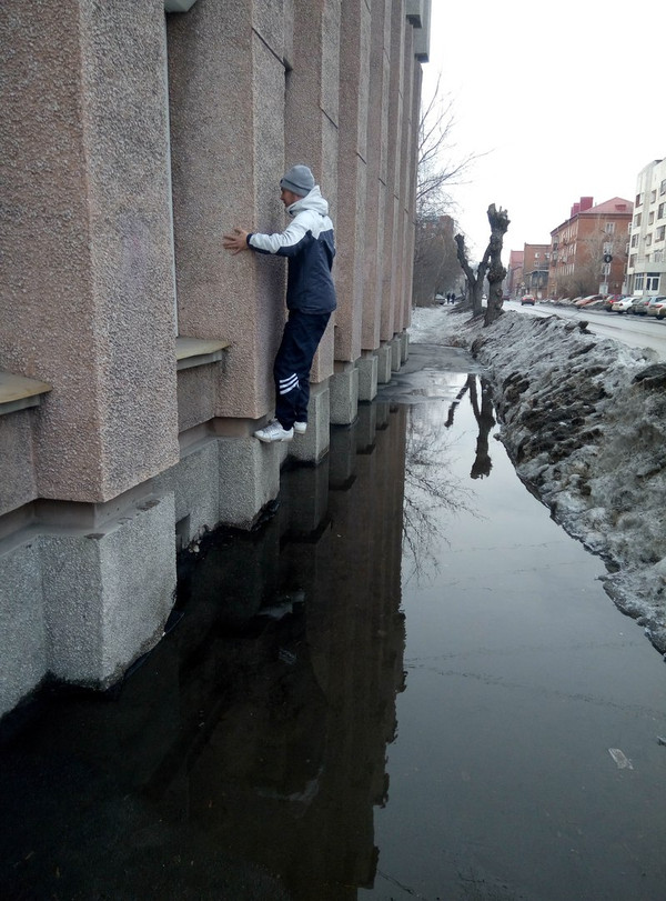 Spiderman, Omsk variant. - Spring, Puddle, Wall, Omsk, , Longpost