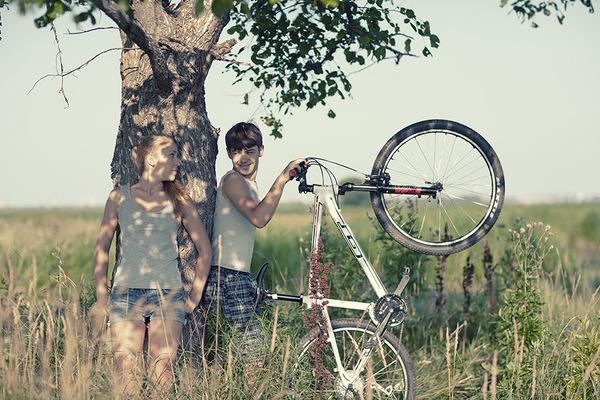 Bicycle not for two - My, The photo, A bike, Girls, Guys, Mood, Sight, Genres, Tree