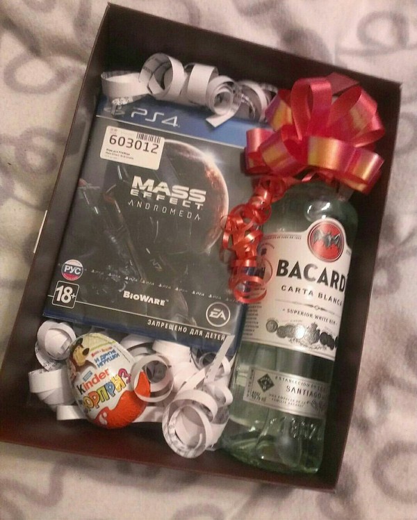 booze and play - Bacardi, Playstation 4, Kinder Surprise, Presents