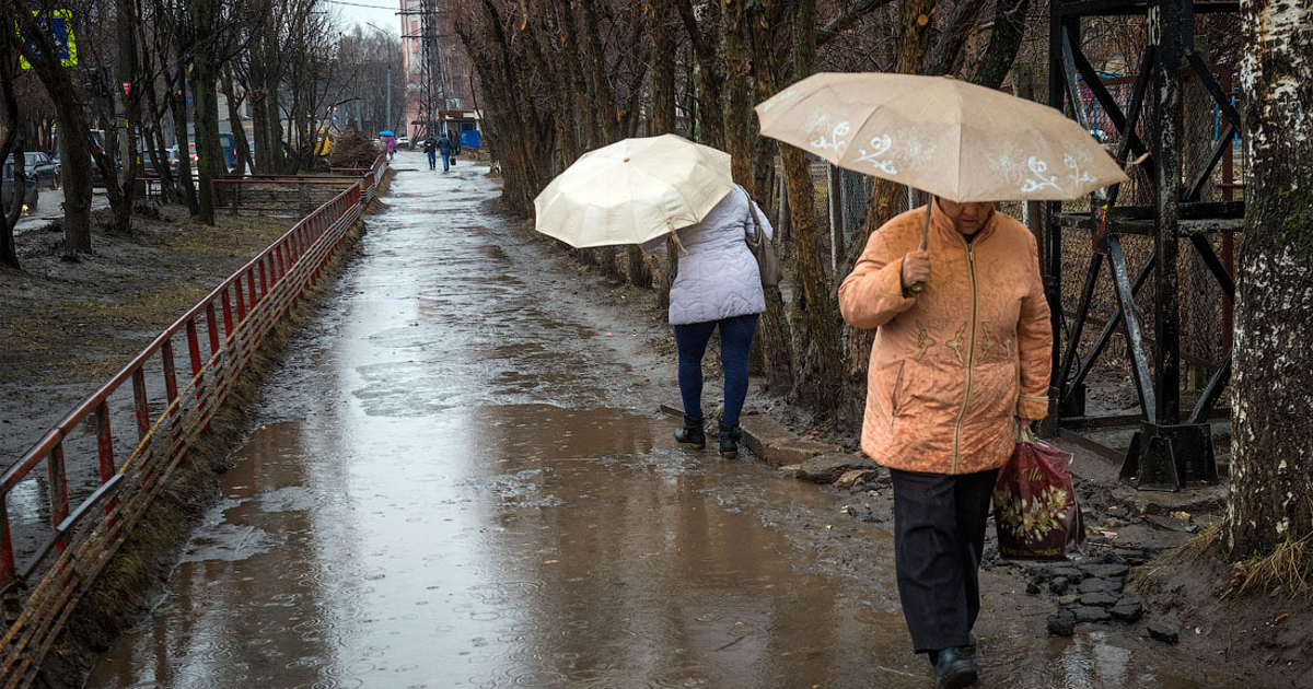 Погода в городе. Слякоть на улице. Осень слякоть дождь. Осенняя слякоть в городе. Грязная осень в Москве