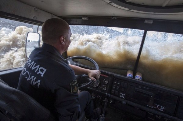 Is he still riding or already swimming? - The photo, Technics, Army, , Military-Technical Forum Army