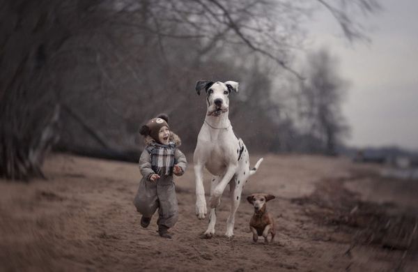Let's run! - Children's happiness, Dog, Children