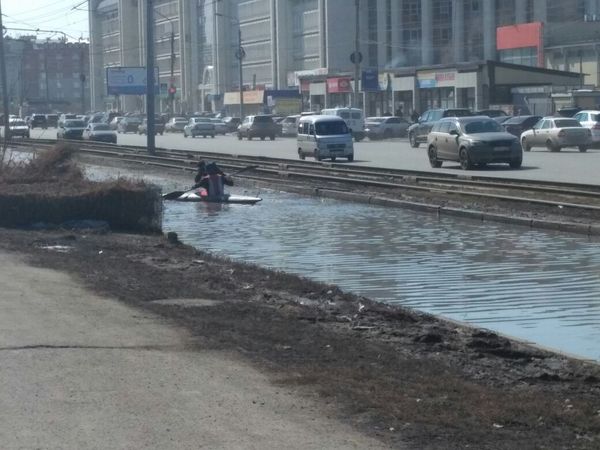 Когда лёд на реке еще не растаял, а тренироваться уже хочется. Омск, Байдарка, Спорт, Лужа, Весна, Длиннопост