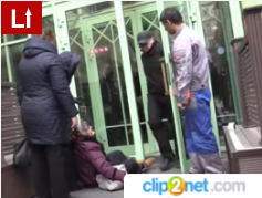 Security dragged an old woman out of the Rake restaurant asking for a free lunch. - news, Yellow press, Text