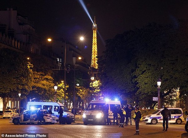 In the center of Paris, an armed criminal opened fire on law enforcement officers - Video, news, Incident, Paris