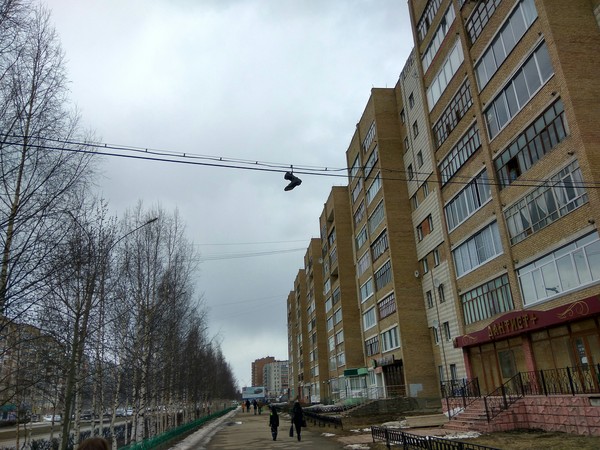 Someone forgot their shoes - My, shoes, Shoes, hanging