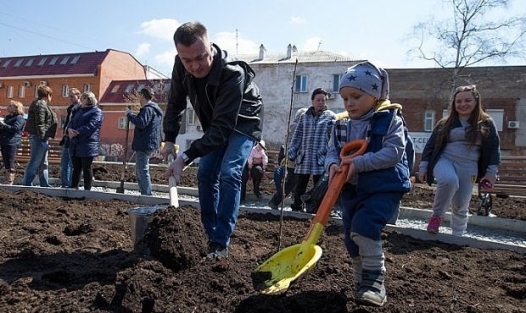 Губернатор Приморского края  на городском субботнике  в куртке  за 500 000. - Губернатор, Честный губернатор, Дорого