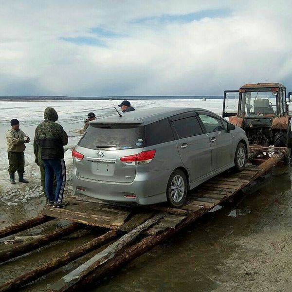 In Yakutia appeared ferry for the off-season - Yakutia, Spring, Crossing, Lena river, , Video, Longpost, Bridge