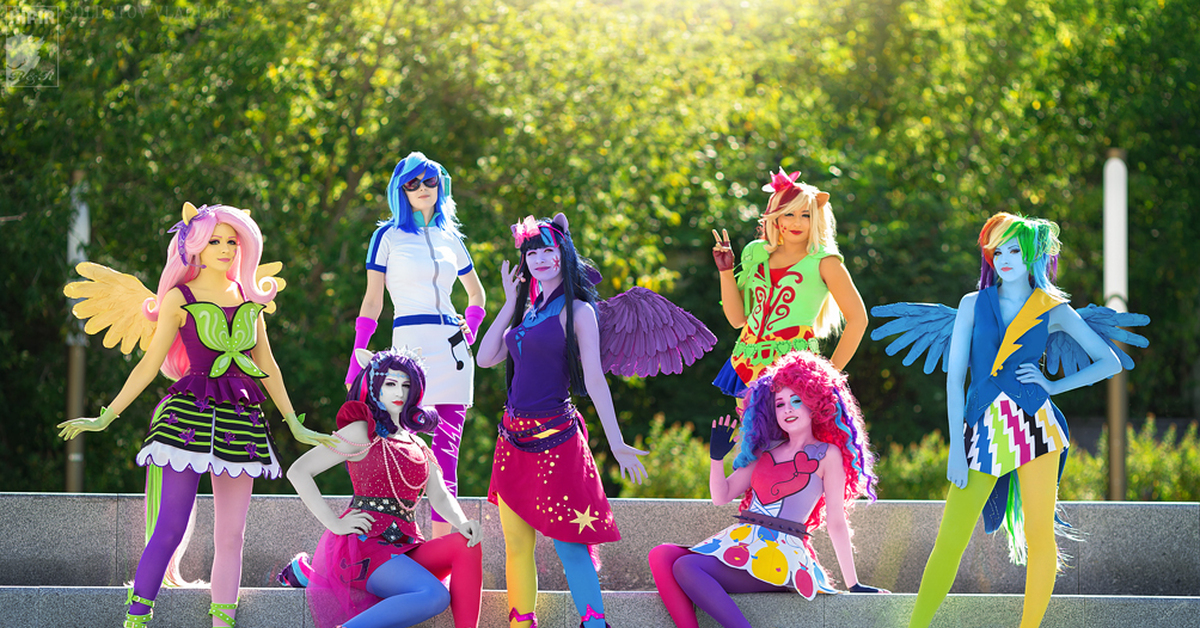 My little pony girls. Эквестрия герлз Радуга Дэш косплей. My little Pony косплей. Флаттершай Эквестрия герлз косплей. Костюмы пони Эквестрия герлз.