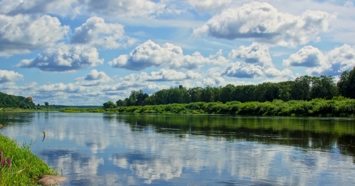 Река протекает через озеро. Унжа (приток Волги). Волга река. Река Клязьма. Река Волга Приволжье.