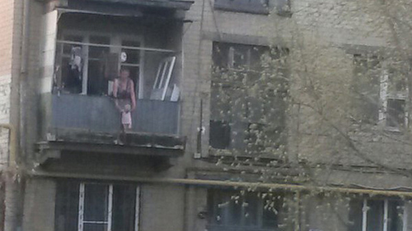 Mother hanging her baby from the balcony - Mum, Children, Idiocy, Chelyabinsk