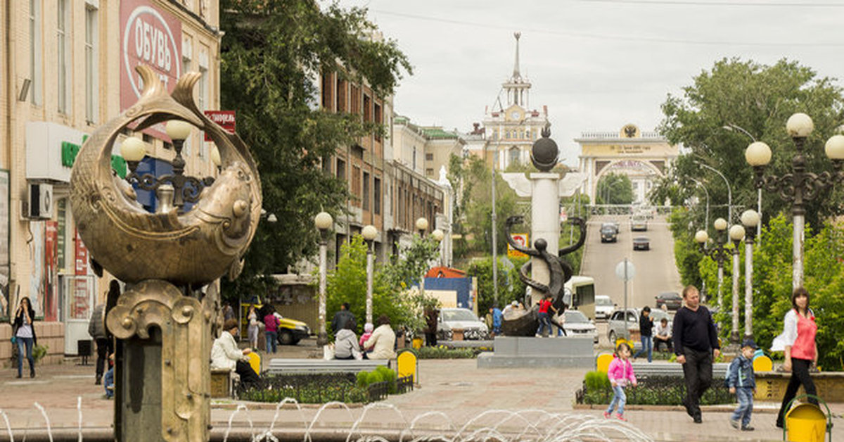 Город улан удэ улица. Бурятский Арбат Улан-Удэ. Памятник на Арбате Улан Удэ. Фонтан на Арбате Улан-Удэ. Улица Ленина Арбат Улан-Удэ.