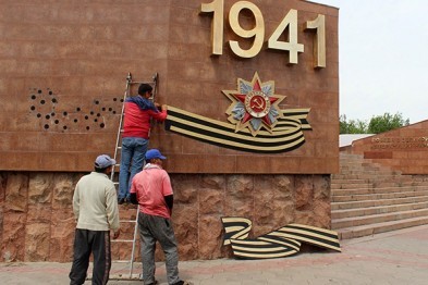 In Shymkent, guards ribbons are removed from the Obelisk of Glory - May 9, , Started, Longpost, May 9 - Victory Day