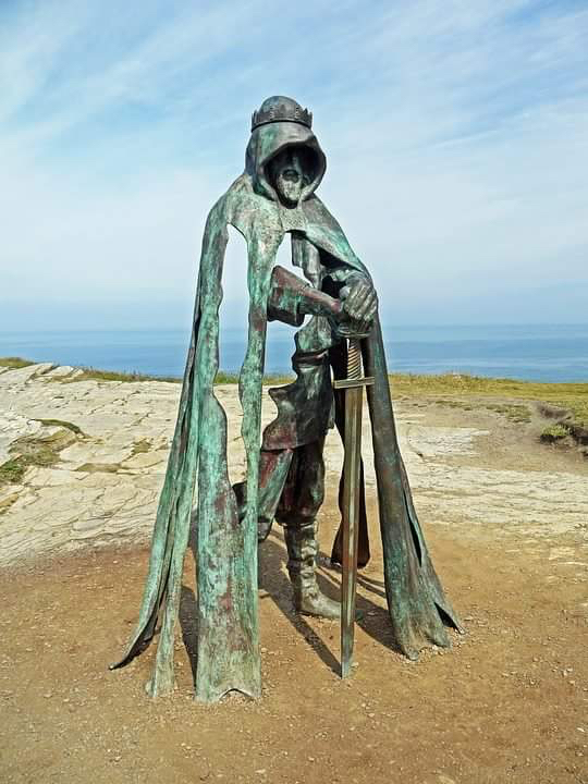 8 foot statue of King Arthur near Tintagel Castle - Reddit, King Arthur, Legend, The statue, Cornwall, England, Sculpture