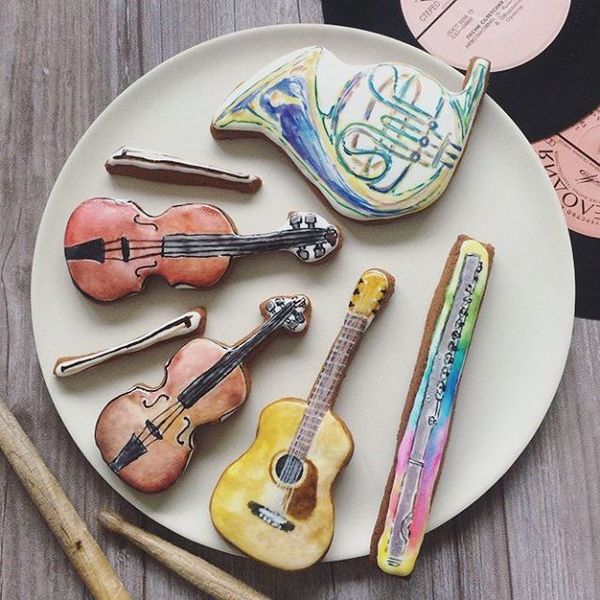 Gingerbread musical instruments in a watercolor style - My, Gingerbread, Watercolor, Musical instruments, Violin, Guitar, French horn, Flute
