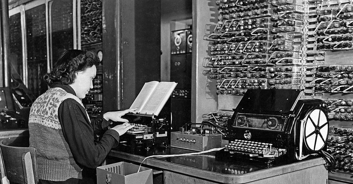 Компьютер прошлого века фото
