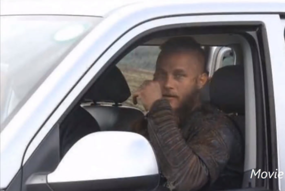 You go to a battle like this, and then you get stuck in a traffic jam) - Викинги, Travis Fimmel, Ragnar Lothbrok, Auto