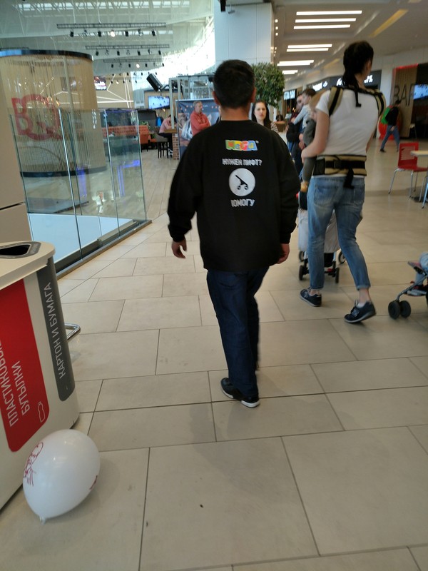 In one of the shopping malls in Moscow, the elevator broke down and in this way mothers are helped with strollers. PS I know that the photo is blurry. - Shopping center, Help