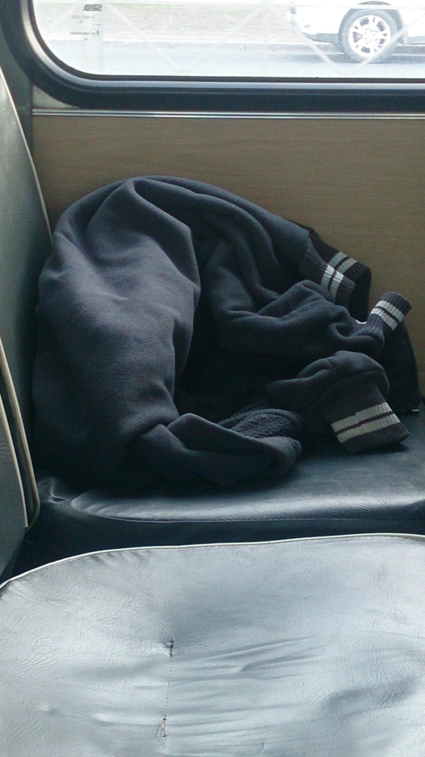 Нашел чью-то одежду в транспорте. кто потерял?